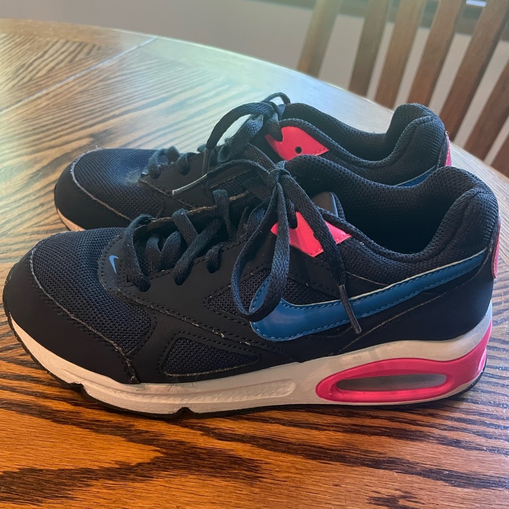Girls Nike Air Max Sneakers Navy Blue With Pink Accents Size 2
